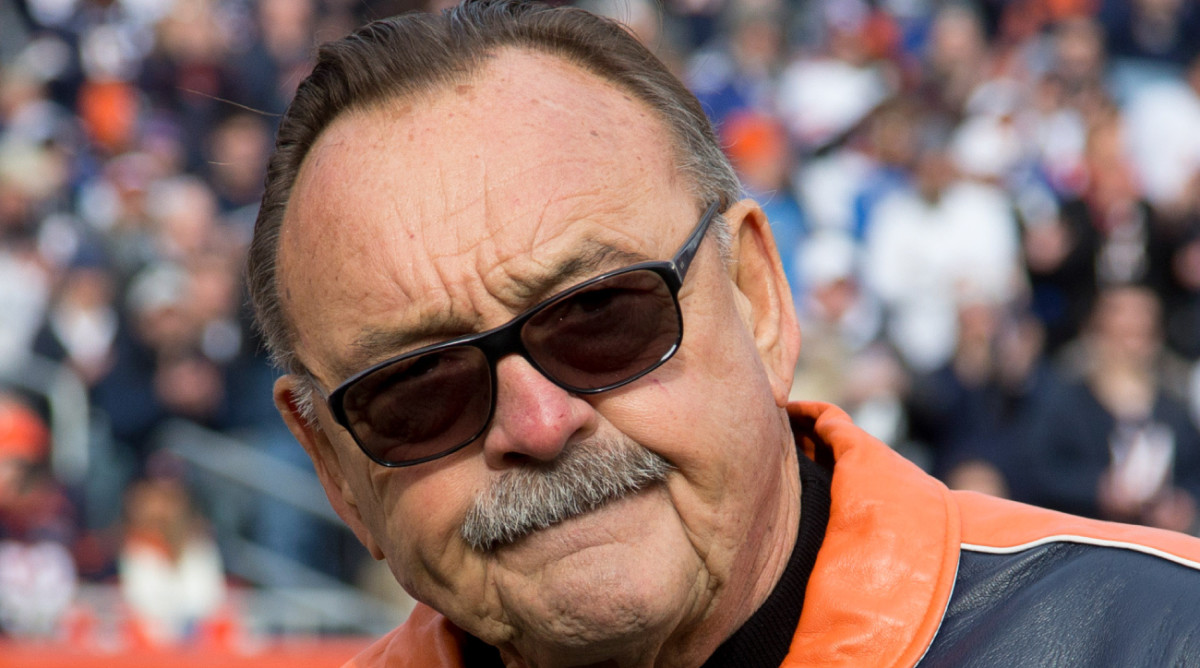 Bears’ Dick Butkus Goes Viral in Awkward Twitter Takeover