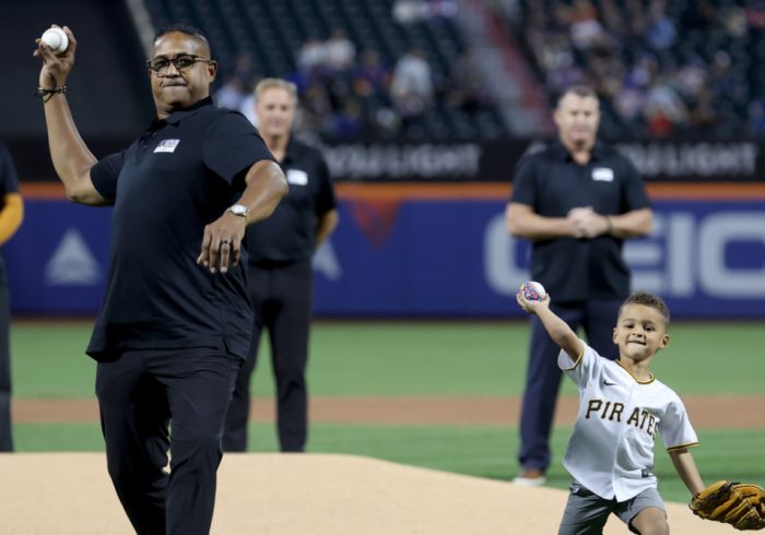 Clemente’s Son, Grandson Throw First Pitches at Pirates-Mets