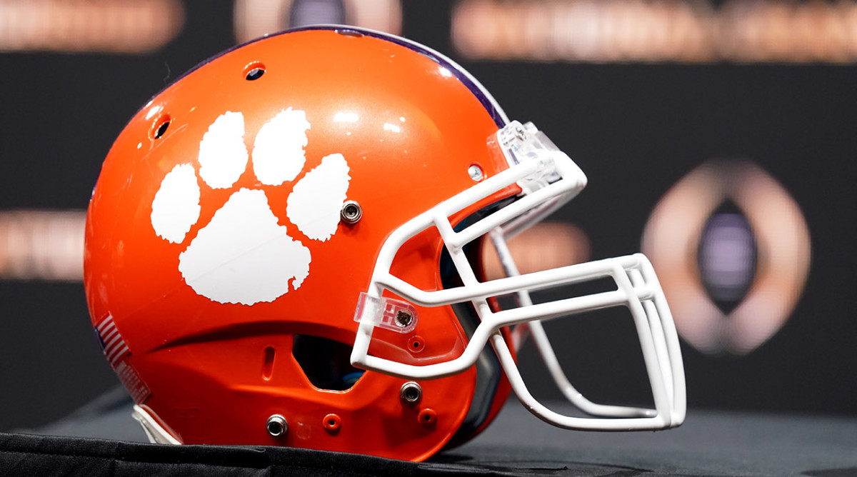 Clemson DT Bryan Bresee Mourns Death of 15-Year-Old Sister