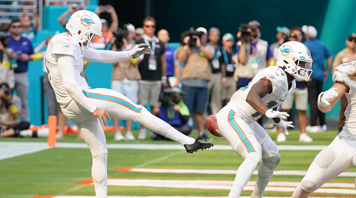 Dolphins Special Teams Coach Not Amused With ‘Butt Punt’