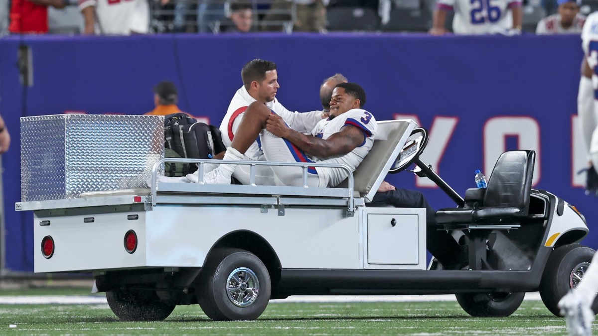 Giants WR Sterling Shepard Carted Off With Injury During ‘MNF’