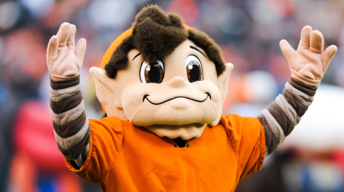 NFL World Reacts to Browns’ New ‘Brownie the Elf’ Midfield Logo