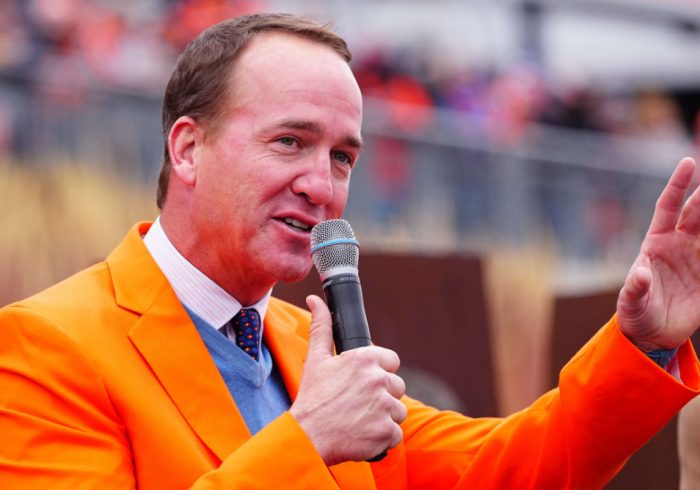 Peyton Manning Frustrated With Broncos’ Failure to Call Timeout