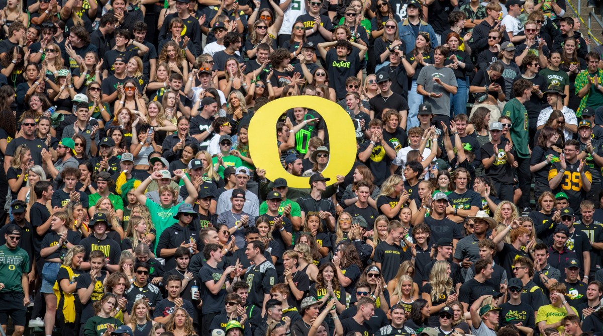 Quarterback Recruit Left Oregon-BYU Game After Offensive Chant