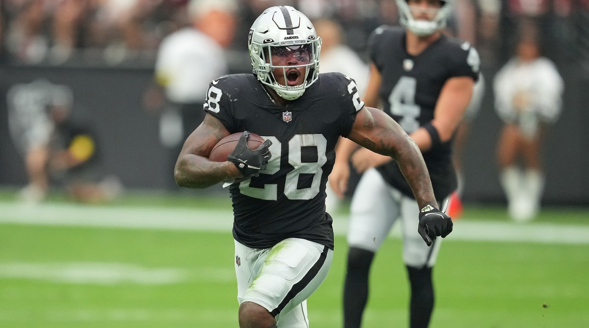 Raiders’ Josh Jacobs Remains Gametime Decision Due to Illness