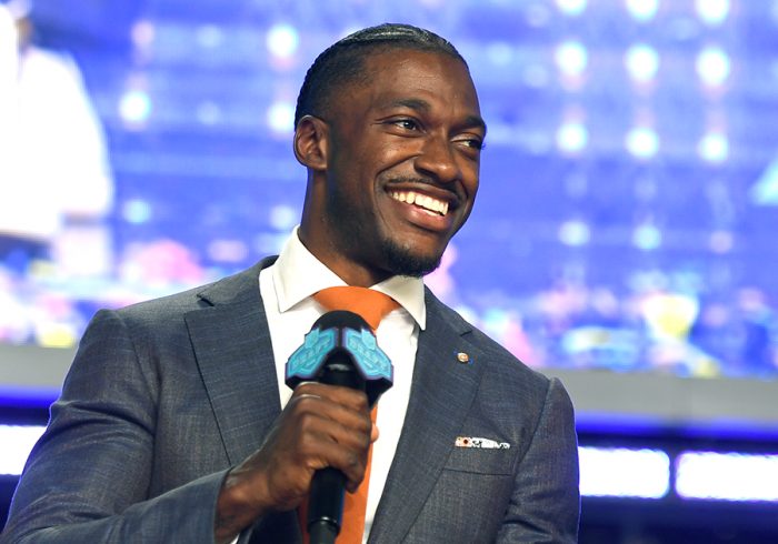 Robert Griffin III Races A Hawk in 40-Yard Dash, Just Because (Video)