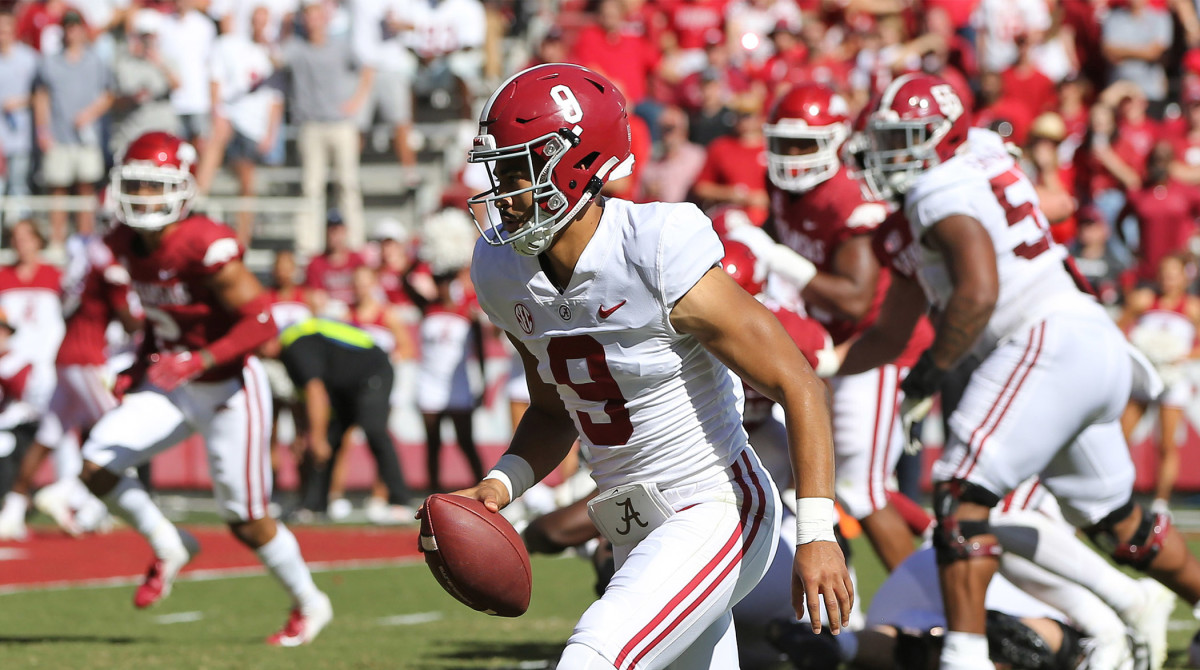 Alabama's Bryce Young Heads to Locker Room With Apparent Injury