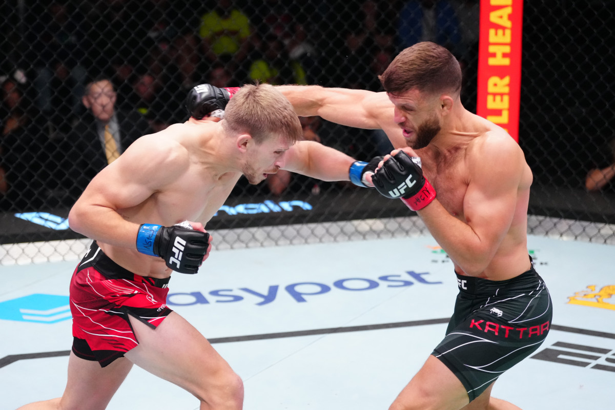 Arnold Allen Takes TKO Win as Knee Injury Cuts Calvin Kattar's Night Short