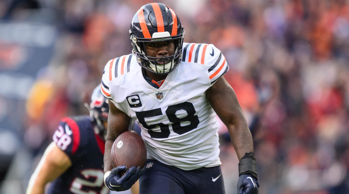 Bears’ Roquan Smith Breaks Down Upon News of Robert Quinn Trade