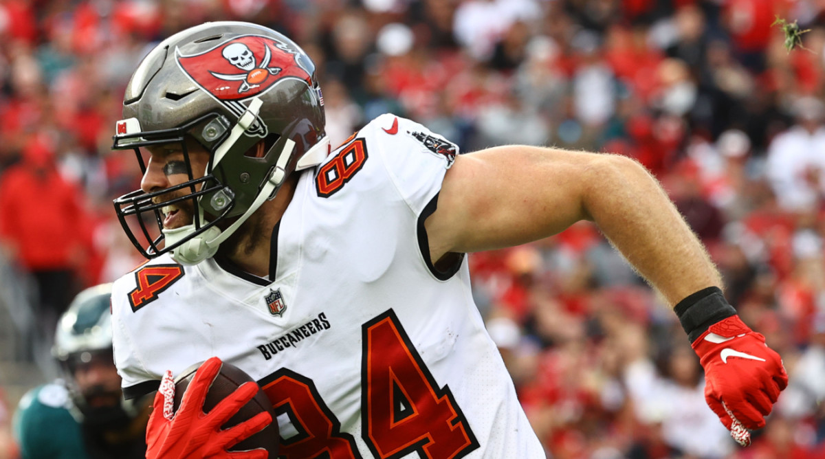Buccaneers Tight End Cameron Brate Diagnosed With Sprained Neck