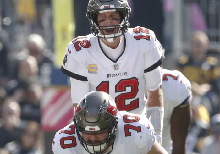 Bucs Center Addresses Viral Clip of Brady Chewing Out O-Line