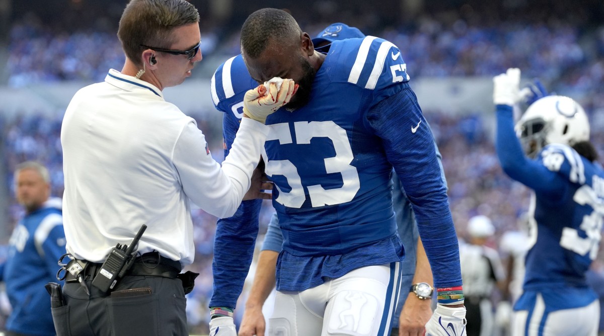 Colts Linebacker Shaquille Leonard Suffers Concussion vs. Titans