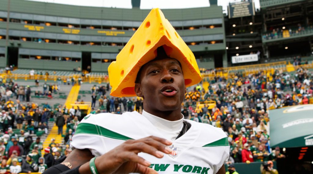 Jets’ Sauce Gardner Parades Around Lambeau Field With Cheesehead