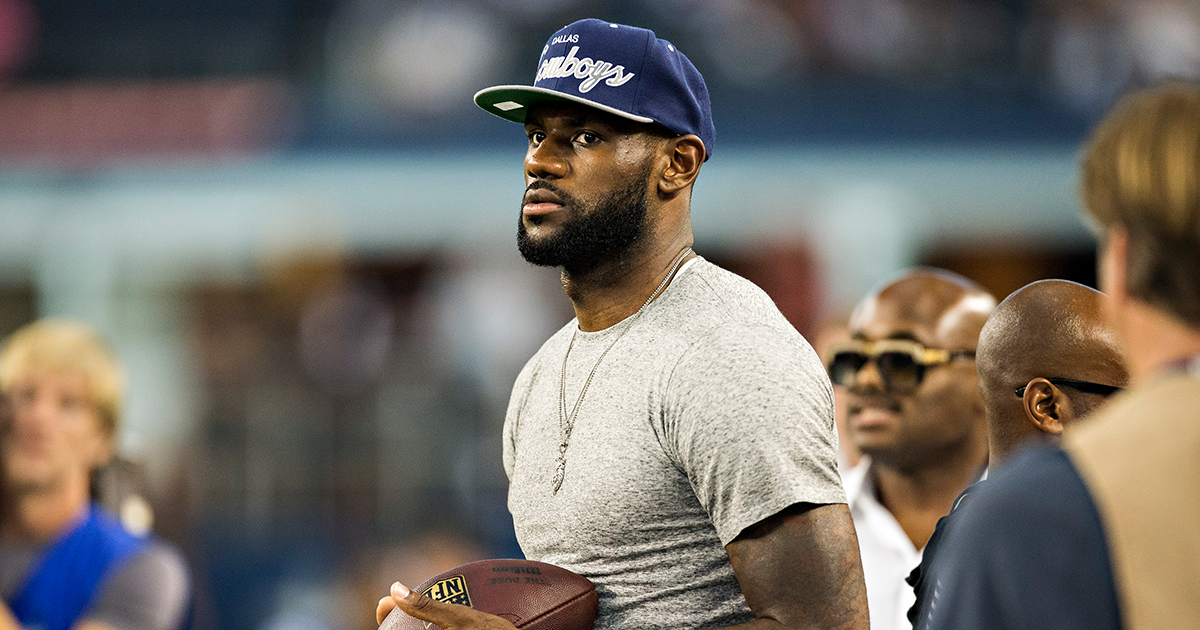 LeBron Says He’s Not a Cowboys Fan After Team’s Handling of Kneeling