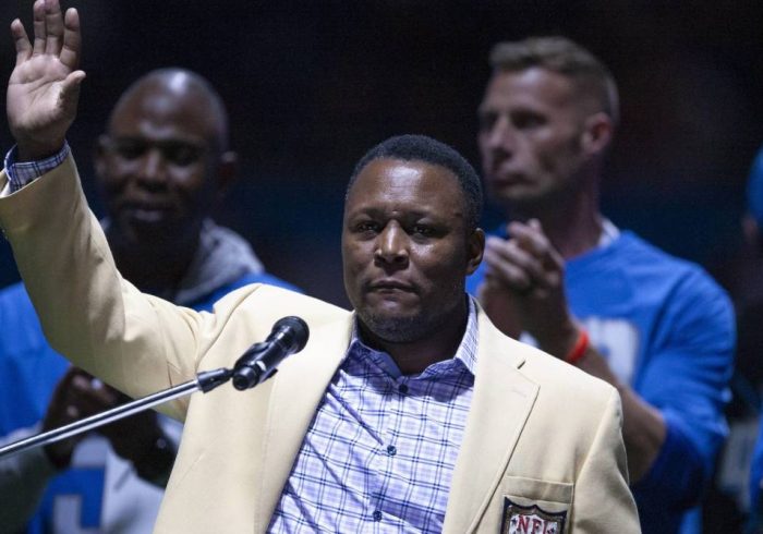 Lions to Honor Barry Sanders With Statue at Ford Field in 2023