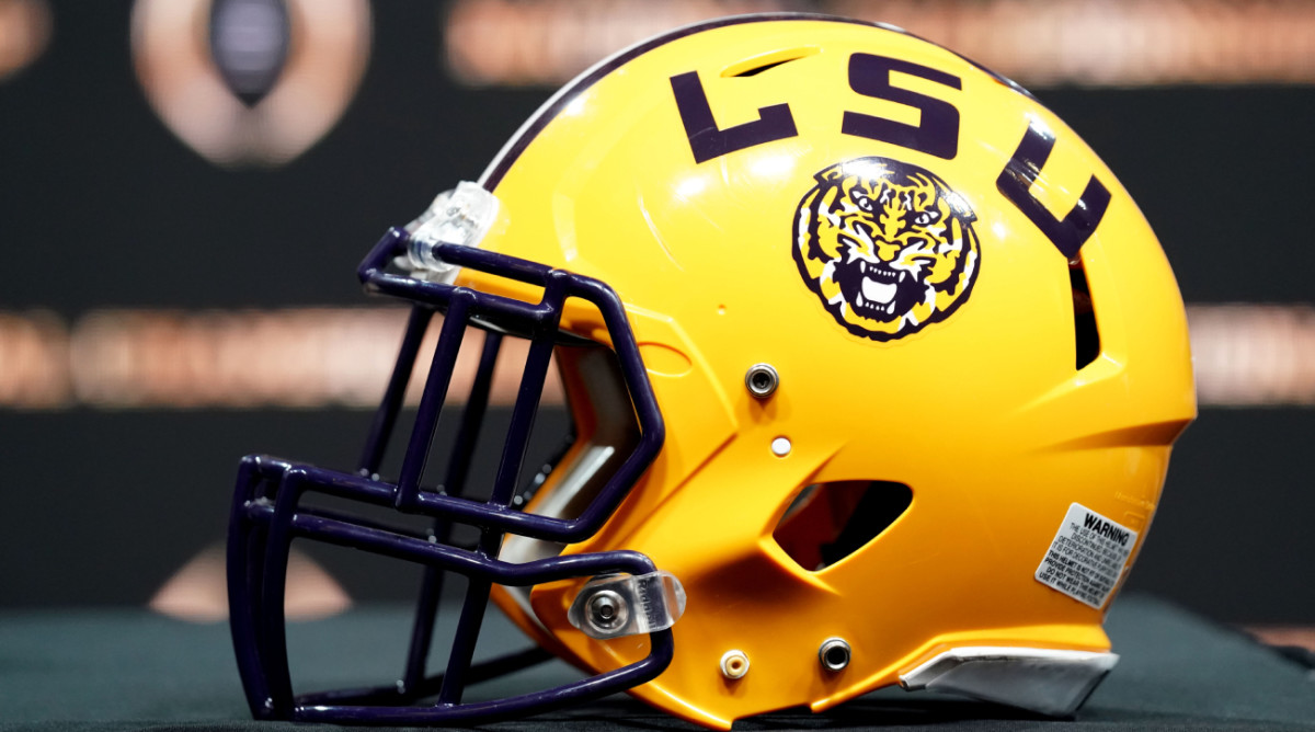 LSU’s Sevyn Banks Taken to Hospital After Collision on Opening Kickoff