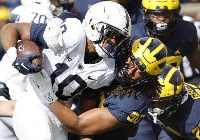 Michigan, Penn State Players Have Brush-Up in Tunnel at Half (Video)