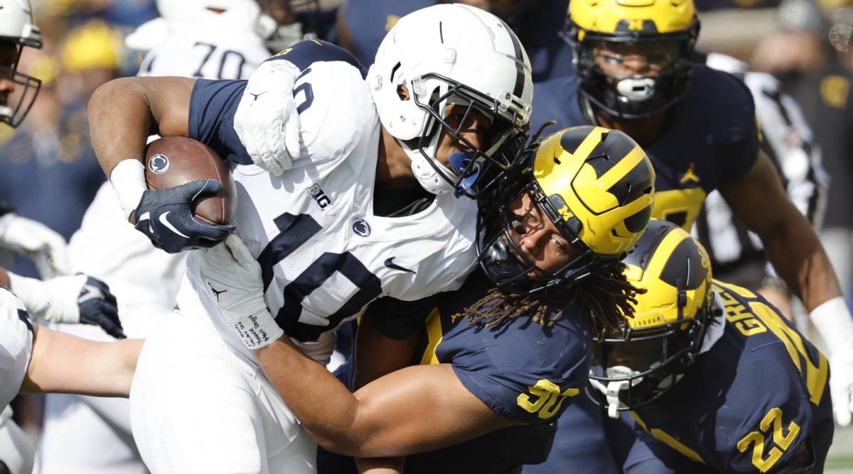 Michigan, Penn State Players Have Brush-Up in Tunnel at Half (Video)