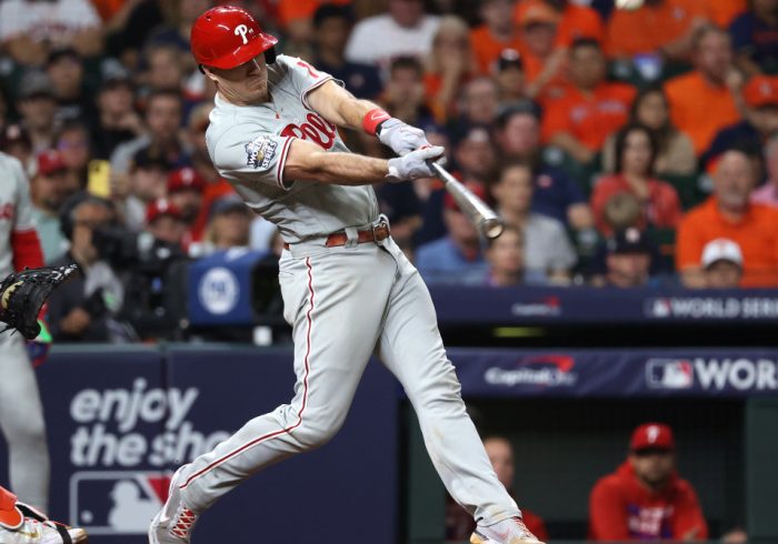 Phillies Steal Game 1 on J.T. Realmuto’s 10th-Inning Home Run