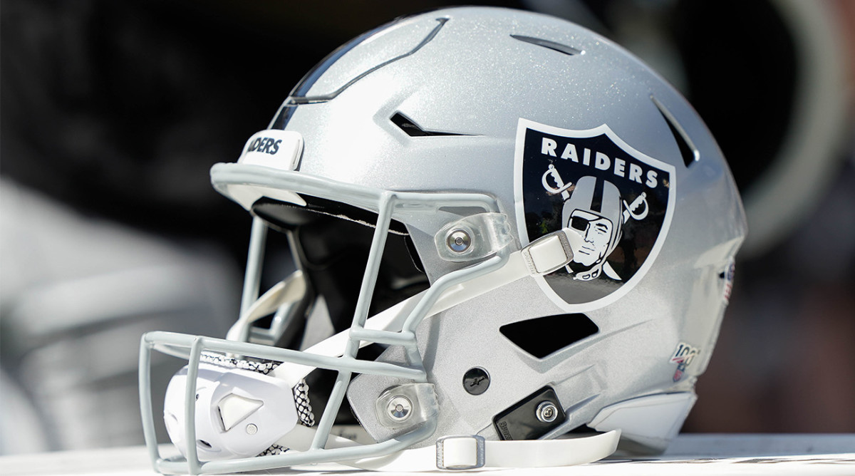 Raiders Apologize After Incorrectly Announcing Clarence Davis Had Died