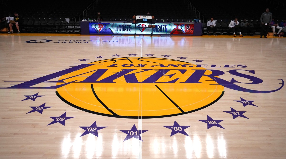 Report: Lakers Not Expected to Trade Until After Thanksgiving