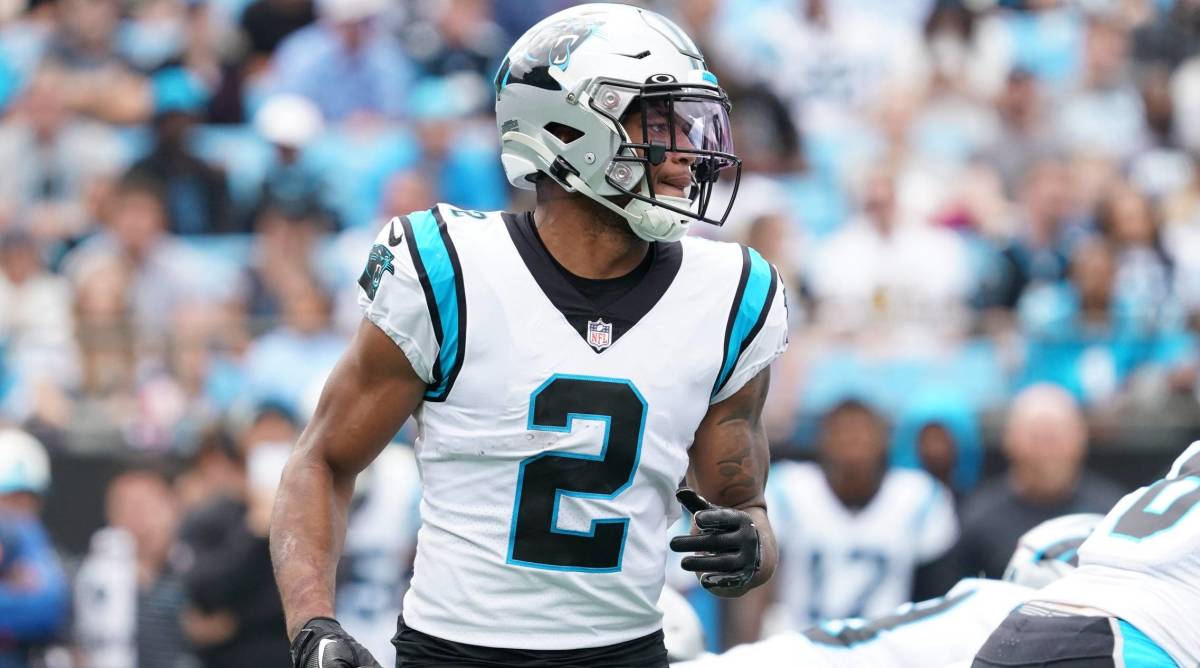 Report: Panthers Unlikely to Trade DJ Moore