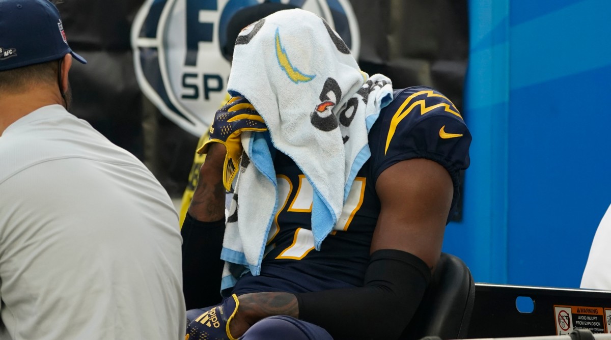 Reports: Chargers’ J.C. Jackson Suffers Season-Ending Knee Injury