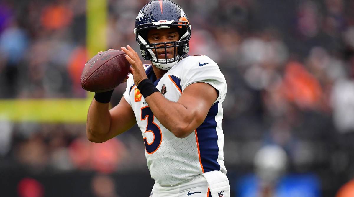 Russell Wilson to Start for Broncos on Sunday, Hackett Says