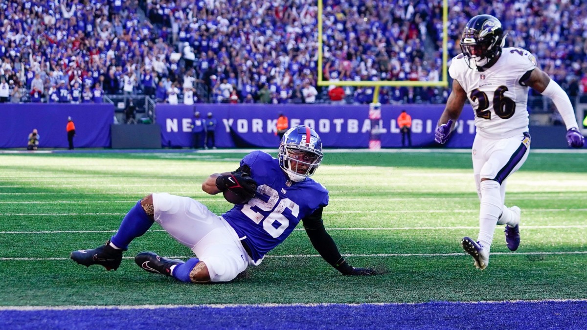 Saquon Barkley’s Late-Game Decision vs. Ravens Goes Viral (Video)