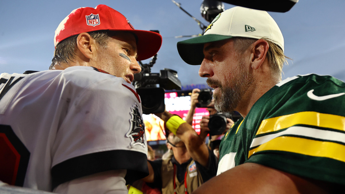 The Struggles of Tom Brady and Aaron Rodgers Have NFL Fans Downright Giddy