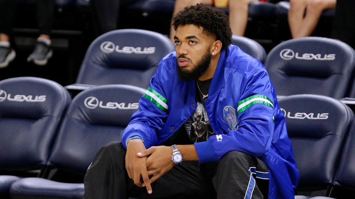 Timberwolves’ Towns Was Hospitalized With Serious Infection