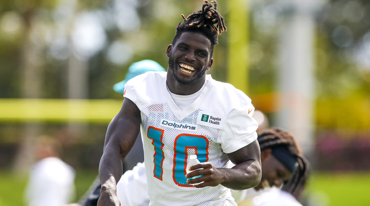 Tyreek Hill Orders Specialized Dolphins Ping Pong Table to Replace Old One