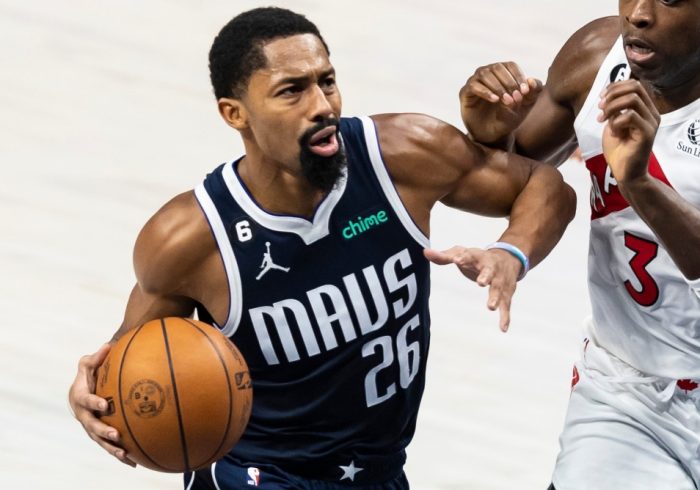 Mavs’ Dinwiddie Says Referee Used Obscenity After Tech Foul