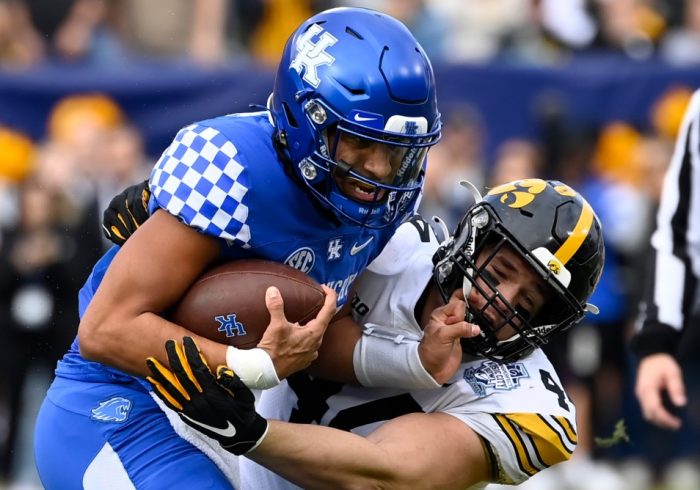 Iowa Jumps Out to Lead Over Kentucky With Pair of Pick Sixes