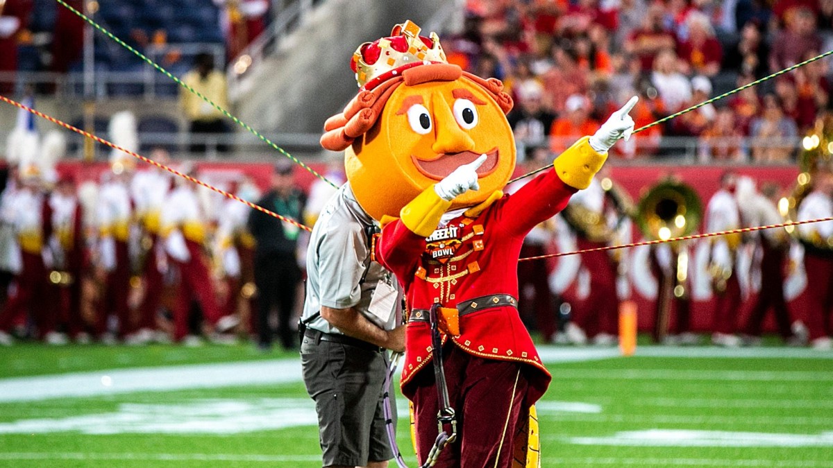 Oklahoma’s Michael Turk Provides Tour of Cheez-It Bowl Hotel Room