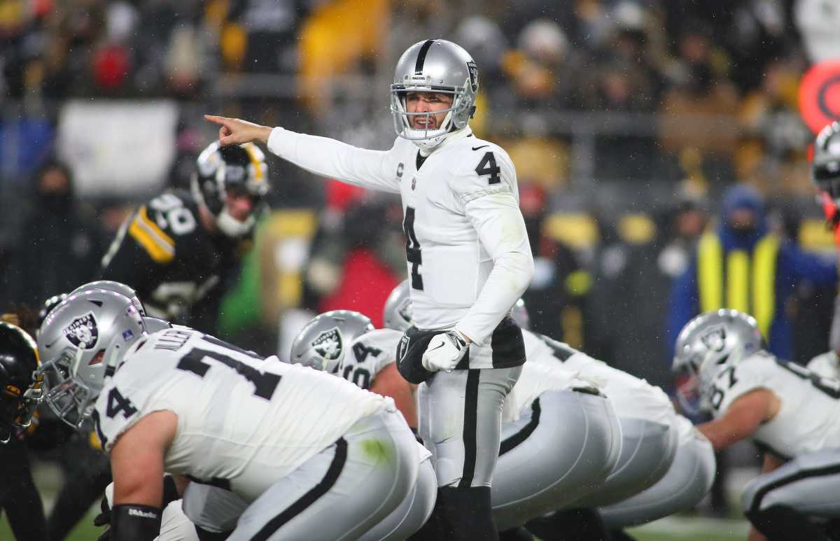 Raiders’ McDaniels Doesn’t Rule Out Benching Derek Carr