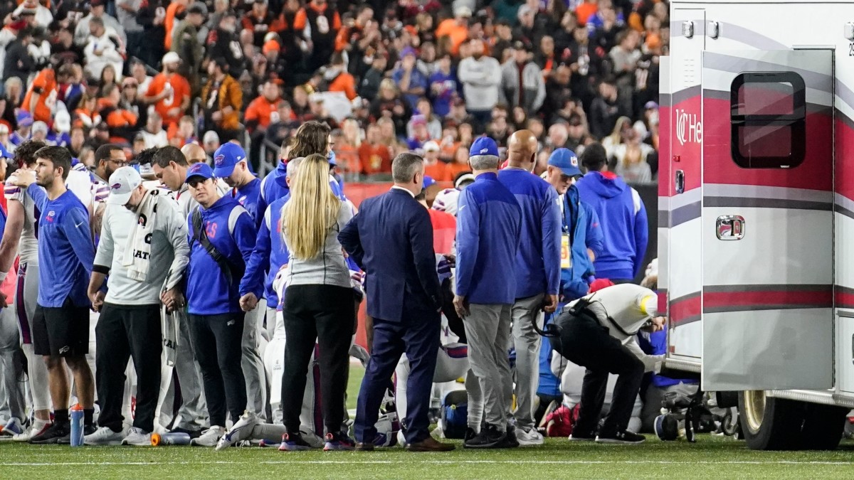 Bills Flying Home From Cincinnati After Hamlin Injury, per Report