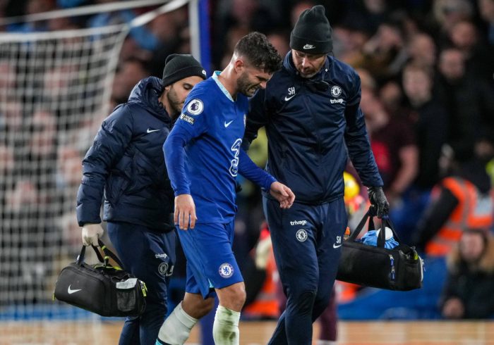 Chelsea’s Christian Pulisic to Miss Weeks With Knee Injury