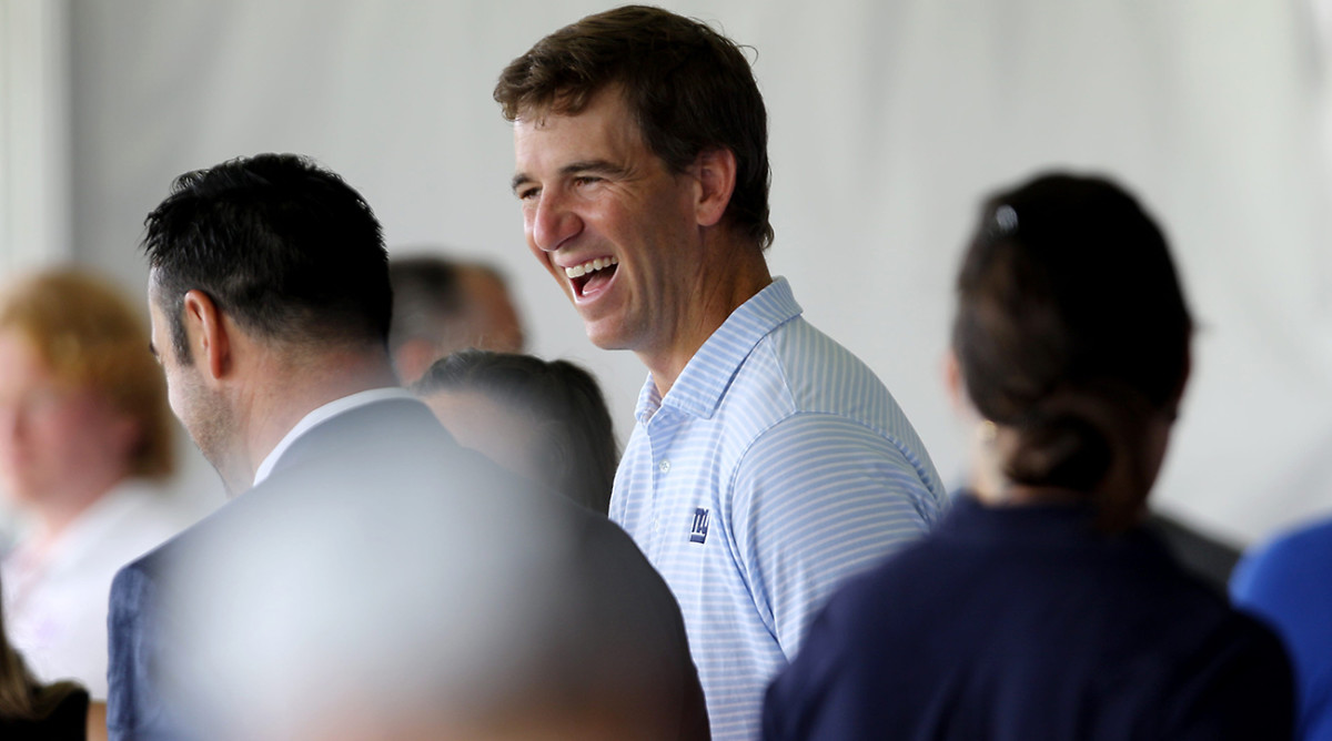 Eli Manning Reacts to Viral ‘Double Bird’ Billboard in Philadelphia