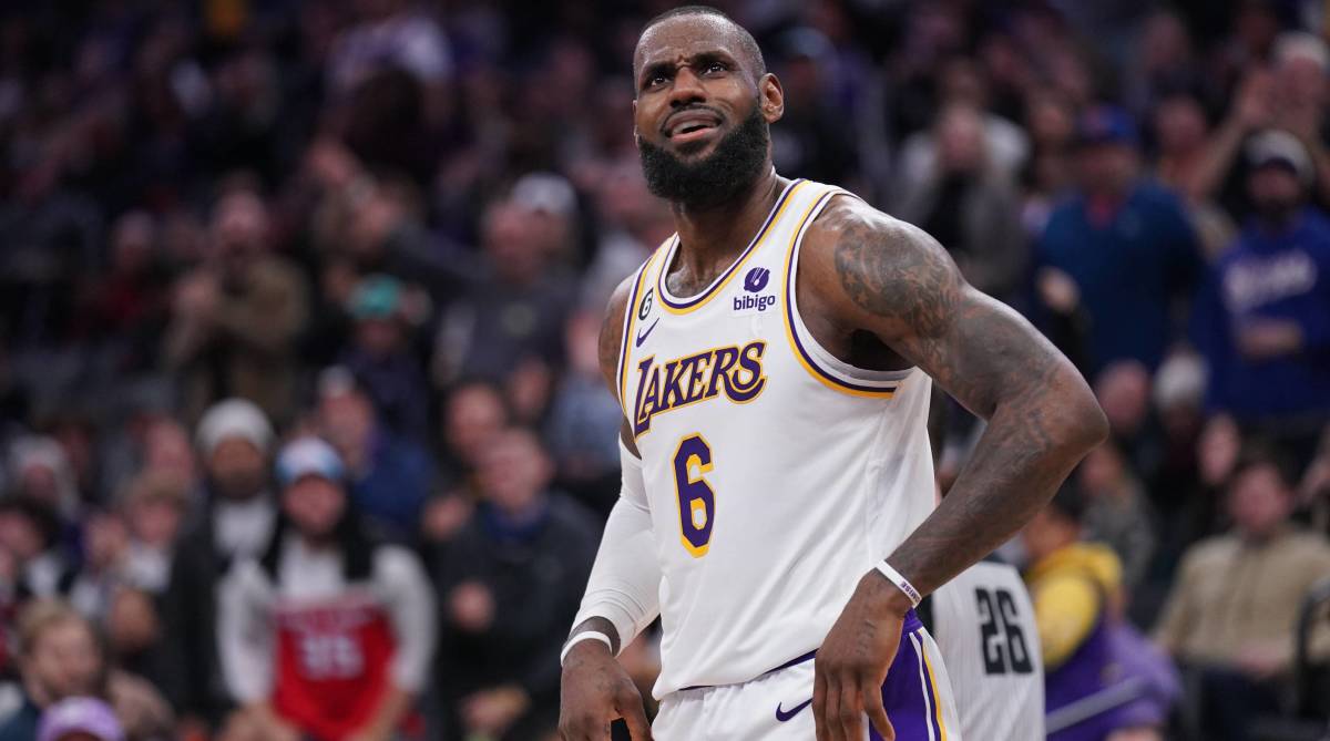 LeBron Mum on Possible Lakers Trades, But Patience Might Be Waning
