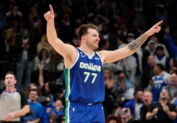 Luka Doncic Leaves Game vs. Suns With Ankle Injury