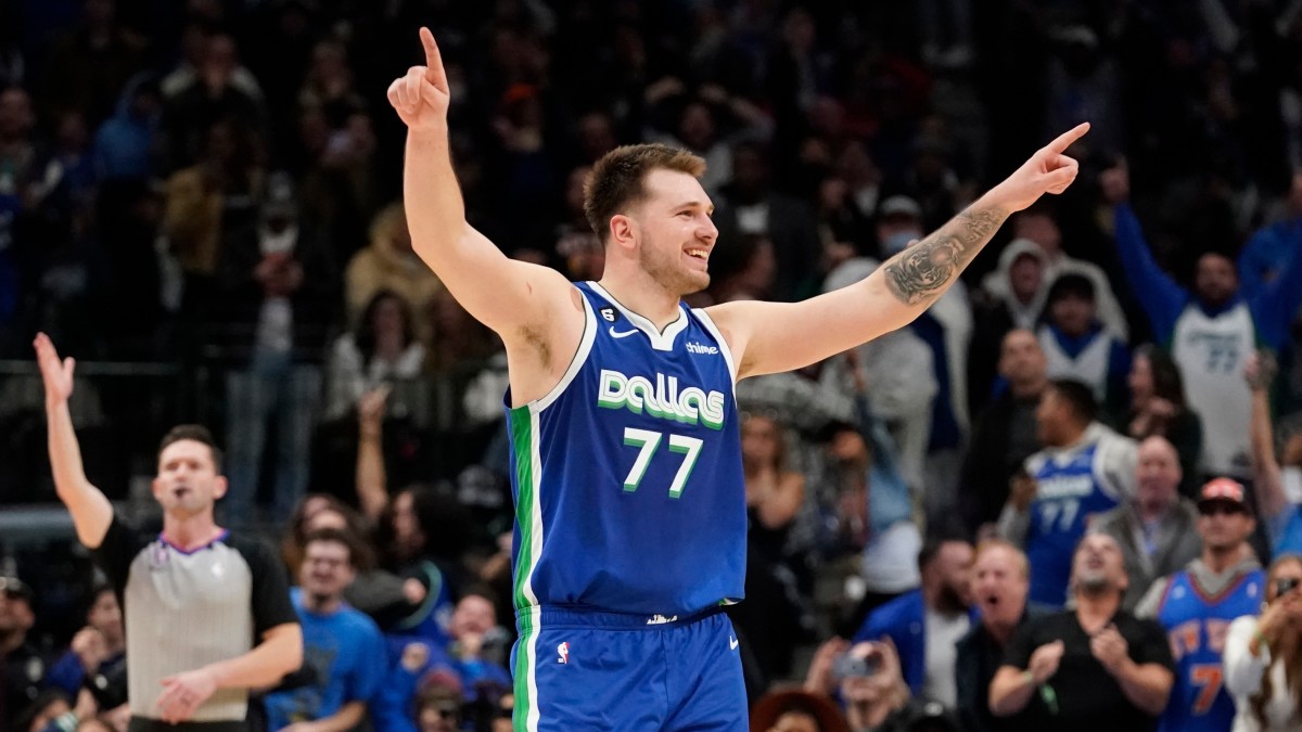 Luka Doncic Leaves Game vs. Suns With Ankle Injury