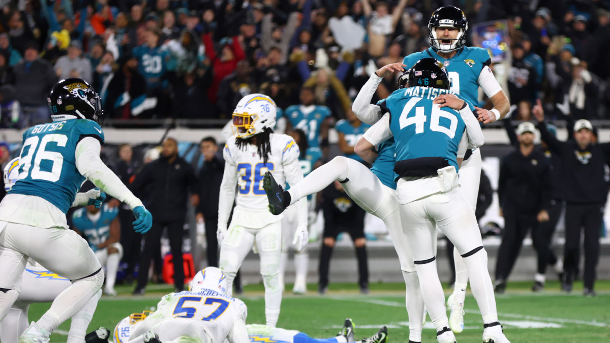 NFL World Reacts to Chargers’ Epic Collapse vs. Jaguars