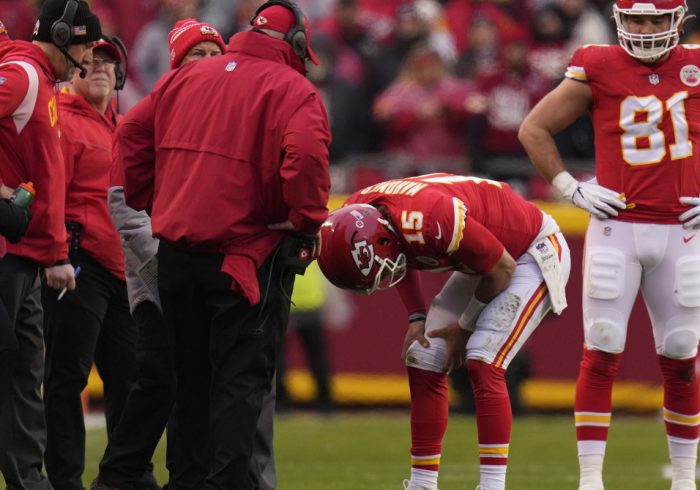 Patrick Mahomes Heads to Locker Room With Ankle Injury