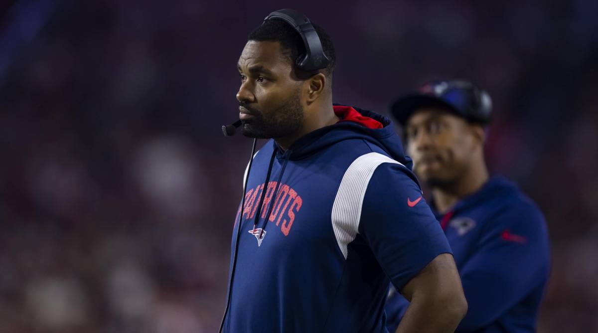 Patriots’ Jerod Mayo Won’t Interview for Panthers Job, per Report