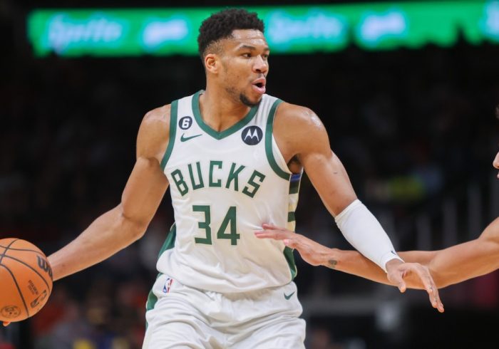 Report: Giannis Expected to Miss Heat Game With Knee Injury