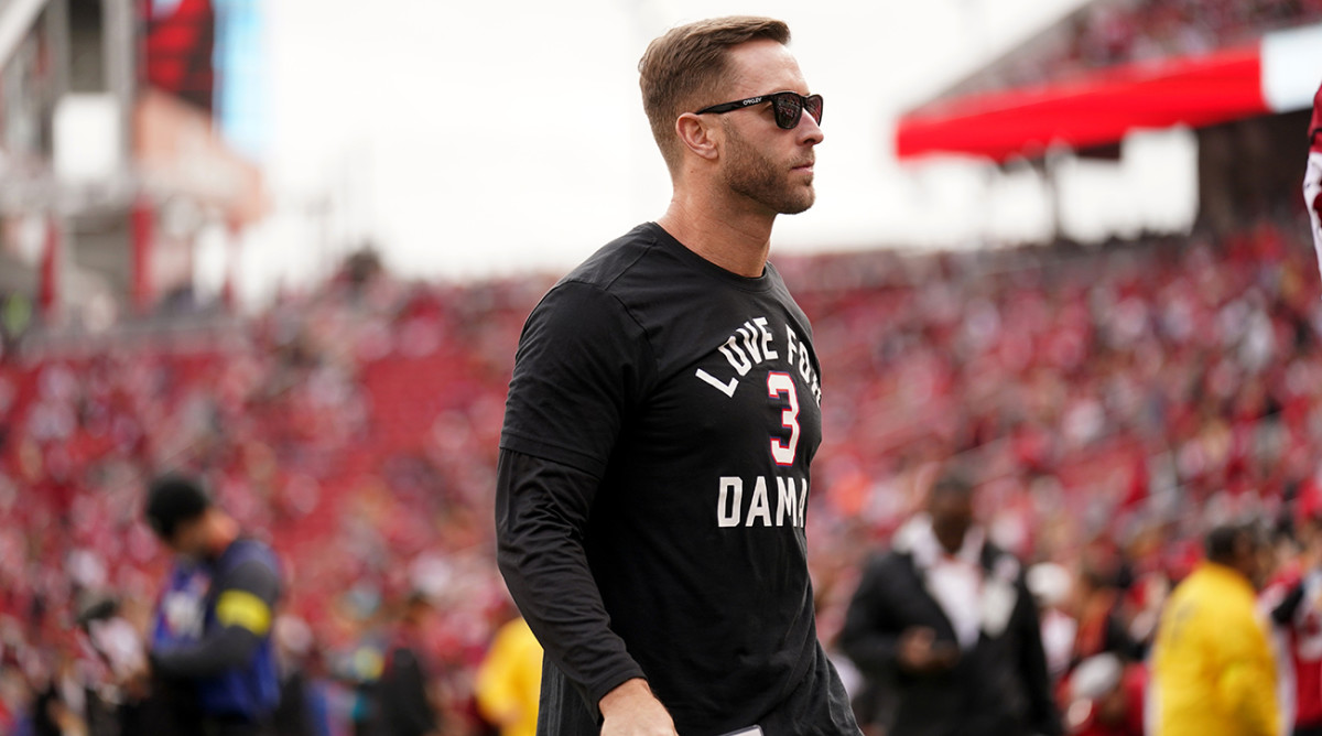 Report: Kliff Kingsbury Bought a One-Way Ticket to Thailand