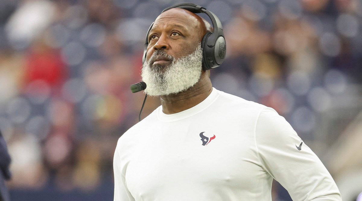 Report: Lovie Smith in Talks With Texans Over Job Status Concerns