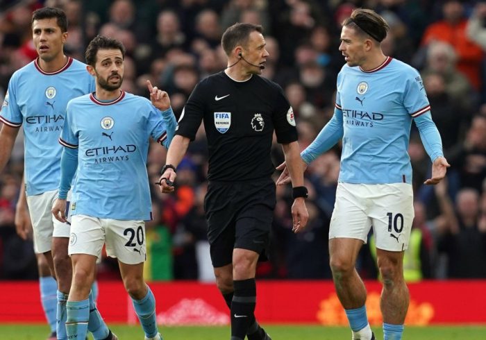 Report: Man City Players Confront Officials Over Call vs. Man United