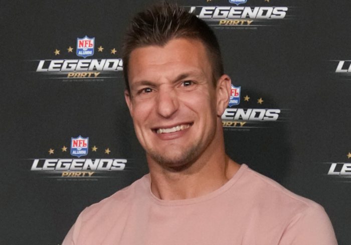Rob Gronkowski to Kick Field Goal in Live Super Bowl Commercial